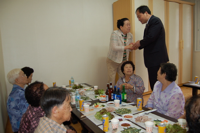 좋으시죠? 할머니 축하드립니다.